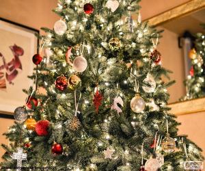 yapboz Süslemeleri ile Noel ağacı